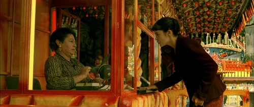 Still frame 213 from Amelie (2001) directed by Jean-Pierre Jeunet