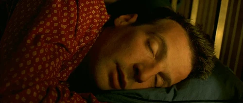 Still frame 217 from Amelie (2001) directed by Jean-Pierre Jeunet