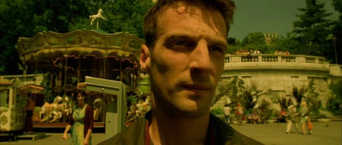 Still frame 219 from Amelie (2001) directed by Jean-Pierre Jeunet