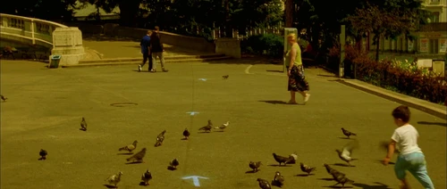Still frame 221 from Amelie (2001) directed by Jean-Pierre Jeunet