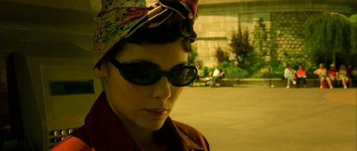 Still frame 222 from Amelie (2001) directed by Jean-Pierre Jeunet