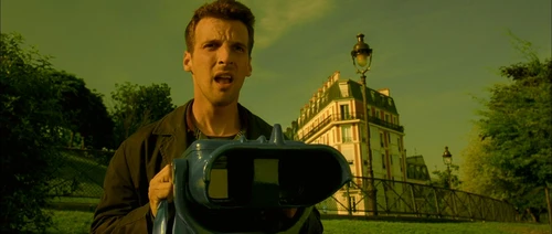 Still frame 227 from Amelie (2001) directed by Jean-Pierre Jeunet