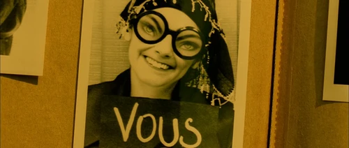 Still frame 231 from Amelie (2001) directed by Jean-Pierre Jeunet