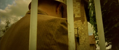 Still frame 234 from Amelie (2001) directed by Jean-Pierre Jeunet