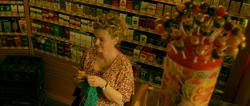 Still frame 236 from Amelie (2001) directed by Jean-Pierre Jeunet