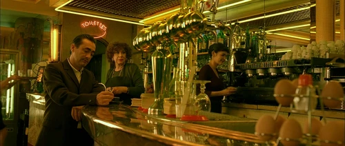 Still frame 237 from Amelie (2001) directed by Jean-Pierre Jeunet