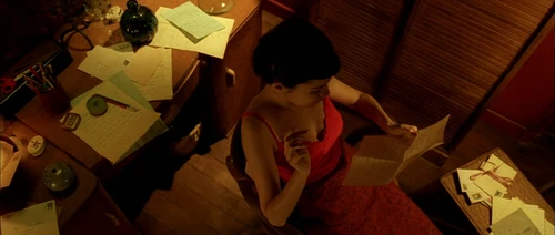 Still frame 246 from Amelie (2001) directed by Jean-Pierre Jeunet