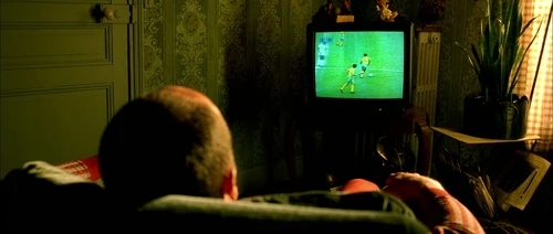 Still frame 22 from Amelie (2001) directed by Jean-Pierre Jeunet