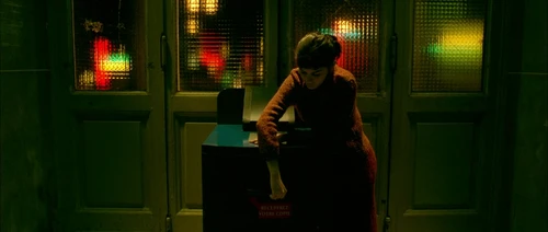 Still frame 252 from Amelie (2001) directed by Jean-Pierre Jeunet