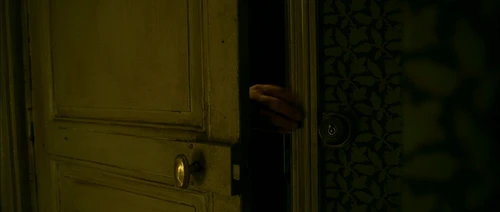 Still frame 257 from Amelie (2001) directed by Jean-Pierre Jeunet