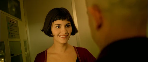 Still frame 266 from Amelie (2001) directed by Jean-Pierre Jeunet