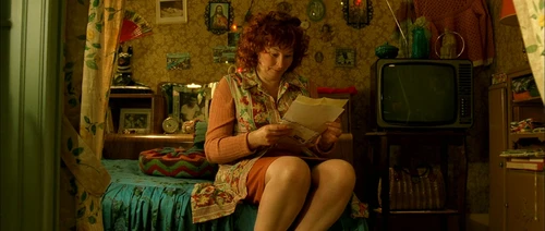 Still frame 268 from Amelie (2001) directed by Jean-Pierre Jeunet