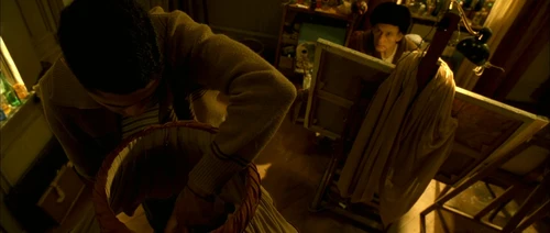 Still frame 272 from Amelie (2001) directed by Jean-Pierre Jeunet