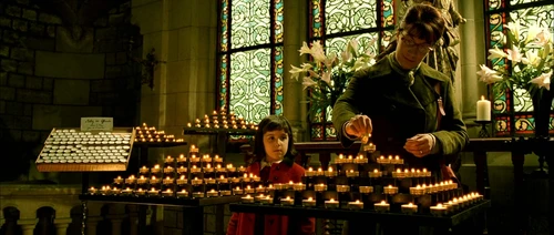 Still frame 24 from Amelie (2001) directed by Jean-Pierre Jeunet