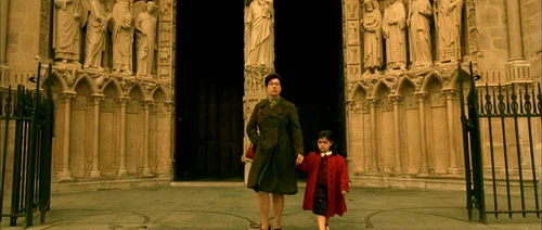 Still frame 25 from Amelie (2001) directed by Jean-Pierre Jeunet