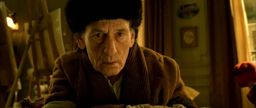 Still frame 280 from Amelie (2001) directed by Jean-Pierre Jeunet