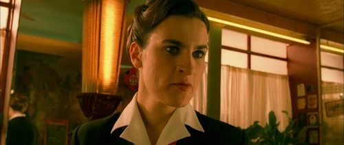 Still frame 284 from Amelie (2001) directed by Jean-Pierre Jeunet