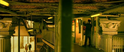 Still frame 285 from Amelie (2001) directed by Jean-Pierre Jeunet