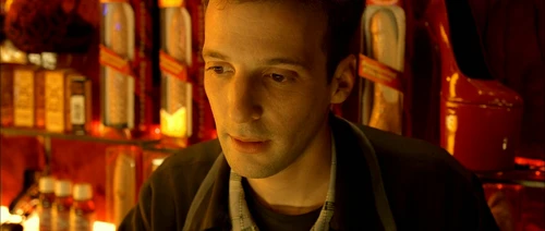 Still frame 288 from Amelie (2001) directed by Jean-Pierre Jeunet