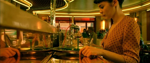 Still frame 289 from Amelie (2001) directed by Jean-Pierre Jeunet