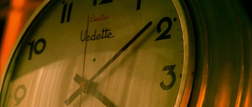 Still frame 290 from Amelie (2001) directed by Jean-Pierre Jeunet