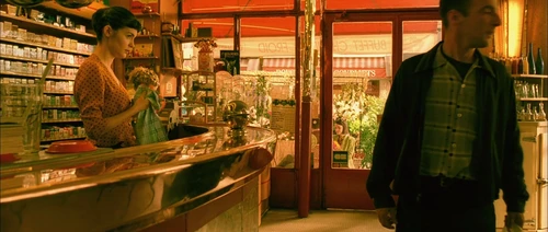 Still frame 294 from Amelie (2001) directed by Jean-Pierre Jeunet