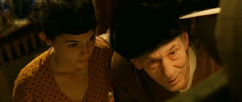 Still frame 302 from Amelie (2001) directed by Jean-Pierre Jeunet