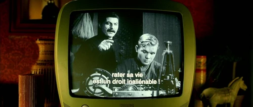 Still frame 303 from Amelie (2001) directed by Jean-Pierre Jeunet