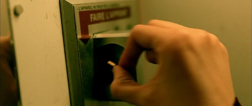 Still frame 306 from Amelie (2001) directed by Jean-Pierre Jeunet