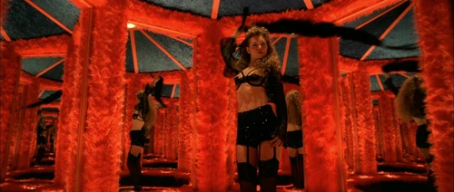 Still frame 307 from Amelie (2001) directed by Jean-Pierre Jeunet