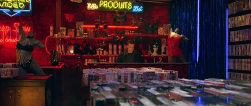 Still frame 308 from Amelie (2001) directed by Jean-Pierre Jeunet