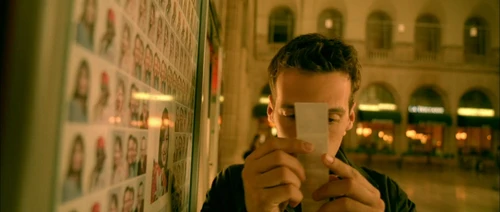 Still frame 313 from Amelie (2001) directed by Jean-Pierre Jeunet