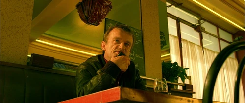 Still frame 315 from Amelie (2001) directed by Jean-Pierre Jeunet