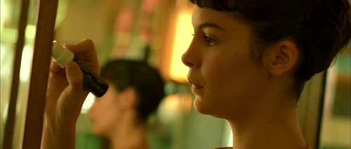 Still frame 28 from Amelie (2001) directed by Jean-Pierre Jeunet