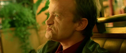 Still frame 317 from Amelie (2001) directed by Jean-Pierre Jeunet