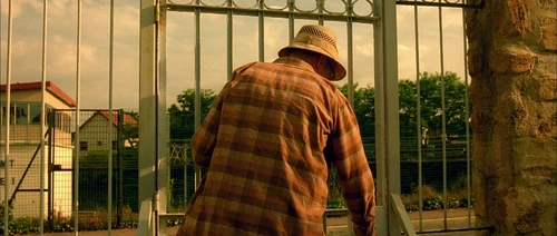 Still frame 319 from Amelie (2001) directed by Jean-Pierre Jeunet
