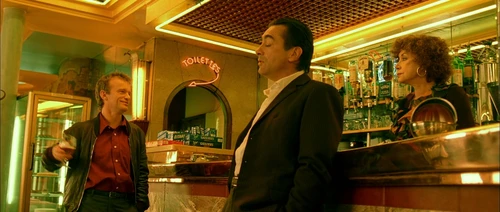Still frame 322 from Amelie (2001) directed by Jean-Pierre Jeunet