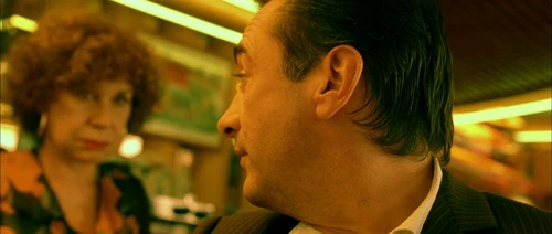 Still frame 323 from Amelie (2001) directed by Jean-Pierre Jeunet