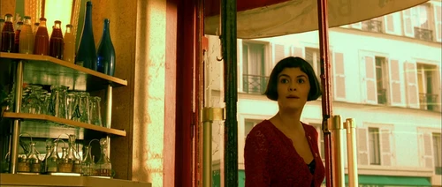 Still frame 324 from Amelie (2001) directed by Jean-Pierre Jeunet
