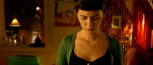 Still frame 330 from Amelie (2001) directed by Jean-Pierre Jeunet
