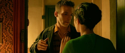 Still frame 338 from Amelie (2001) directed by Jean-Pierre Jeunet