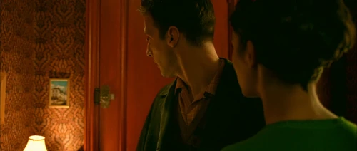 Still frame 339 from Amelie (2001) directed by Jean-Pierre Jeunet