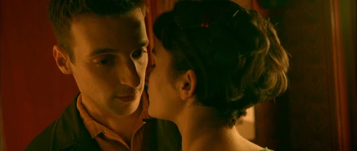 Still frame 340 from Amelie (2001) directed by Jean-Pierre Jeunet