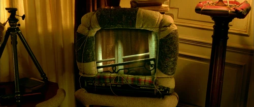 Still frame 343 from Amelie (2001) directed by Jean-Pierre Jeunet