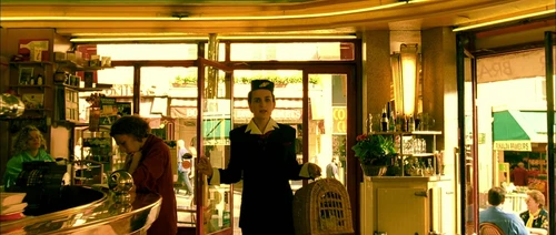 Still frame 31 from Amelie (2001) directed by Jean-Pierre Jeunet