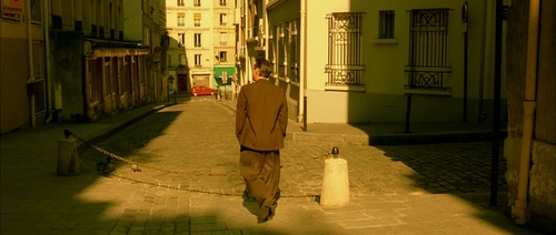 Still frame 345 from Amelie (2001) directed by Jean-Pierre Jeunet