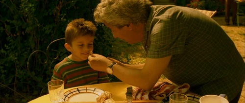 Still frame 346 from Amelie (2001) directed by Jean-Pierre Jeunet