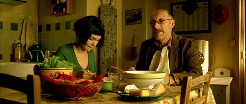 Still frame 33 from Amelie (2001) directed by Jean-Pierre Jeunet