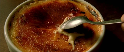 Still frame 37 from Amelie (2001) directed by Jean-Pierre Jeunet