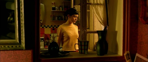 Still frame 39 from Amelie (2001) directed by Jean-Pierre Jeunet